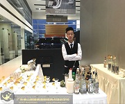 【佛山展翅調酒咖啡西點培訓學校】2017年3月17日佛山慶豐路暢捷豹路虎4S店邀請韋杰花式調酒演出節目嘉賓！