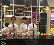 南沙萬達廣場【維意定制家具】黃金周活動、邀請展翅調酒師團隊作為演出嘉賓