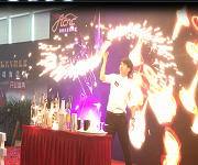 珠海將車網開業盛典邀請【佛山展翅調酒咖啡西點培訓學?！空{酒師為花式調酒演出嘉賓